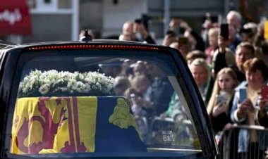 Fila para ver caixão da rainha Elizabeth II chega a 6 km em Londres