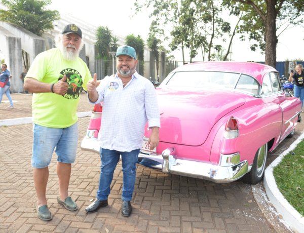Carlos Bernardo prestigia apresentação de manobras radicais em Ponta Porã